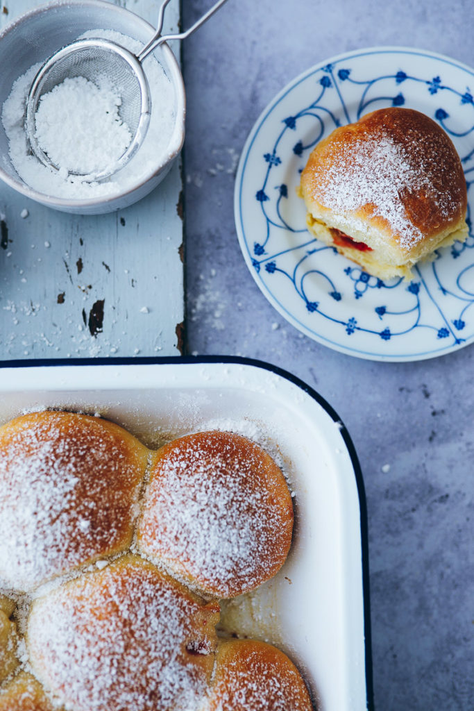 Ofen Berliner Rezept ohne Frittieren Berliner selber backen donuts oven baked old fashioned zuckerzimtundliebe foodblog foodstyling marmeladenfüllung puderzucker gebäck hefeteig einfaches hefeteigrezept foodstylist the bakefeed backblog