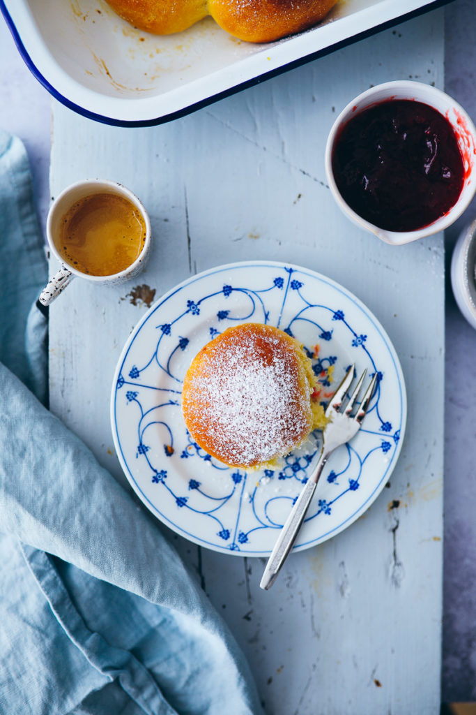 Ofen Berliner Rezept ohne Frittieren Berliner selber backen donuts oven baked old fashioned zuckerzimtundliebe foodblog foodstyling marmeladenfüllung puderzucker gebäck hefeteig einfaches hefeteigrezept foodstylist the bakefeed backblog