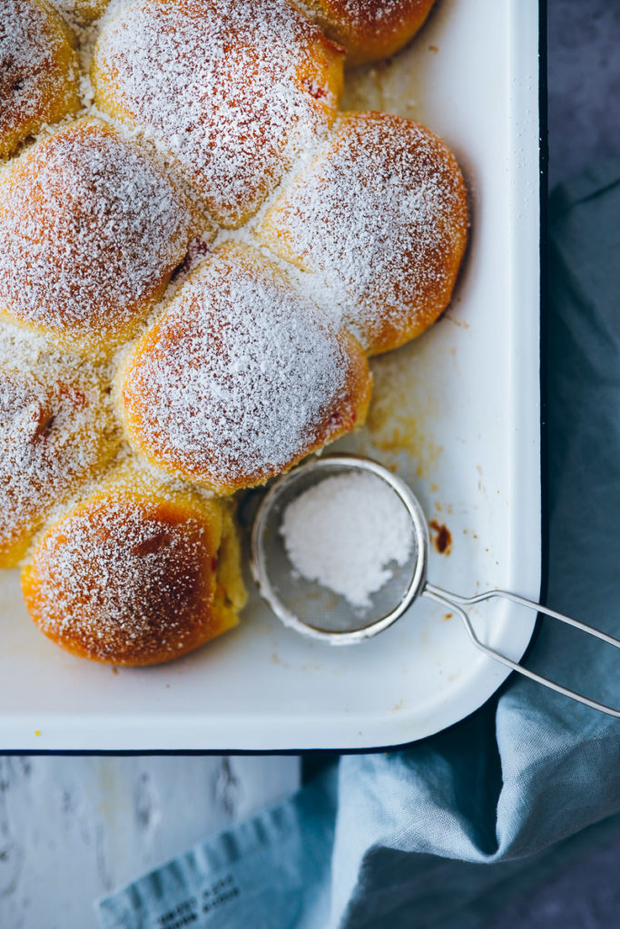 Ofen Berliner Rezept ohne Frittieren Berliner selber backen donuts oven baked old fashioned zuckerzimtundliebe foodblog foodstyling marmeladenfüllung puderzucker gebäck hefeteig einfaches hefeteigrezept foodstylist the bakefeed backblog