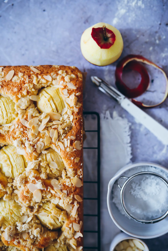 Versunkener Apfelkuchen vom Blech Zuckerzimtundliebe Rührteig Blechkuchen bester Apfelkuchen sheet cake apple cake sunken apple foodstyling food photography the bakefeed