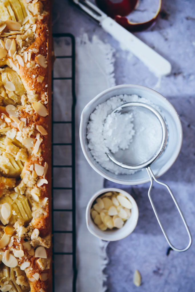 Versunkener Apfelkuchen vom Blech Zuckerzimtundliebe Rührteig Blechkuchen bester Apfelkuchen sheet cake apple cake sunken apple foodstyling food photography the bakefeed
