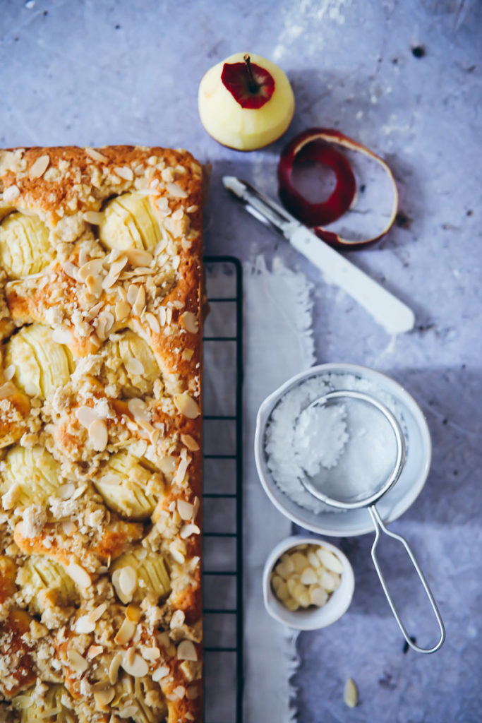 Versunkener Apfelkuchen vom Blech Zuckerzimtundliebe Rührteig Blechkuchen bester Apfelkuchen sheet cake apple cake sunken apple foodstyling food photography the bakefeed