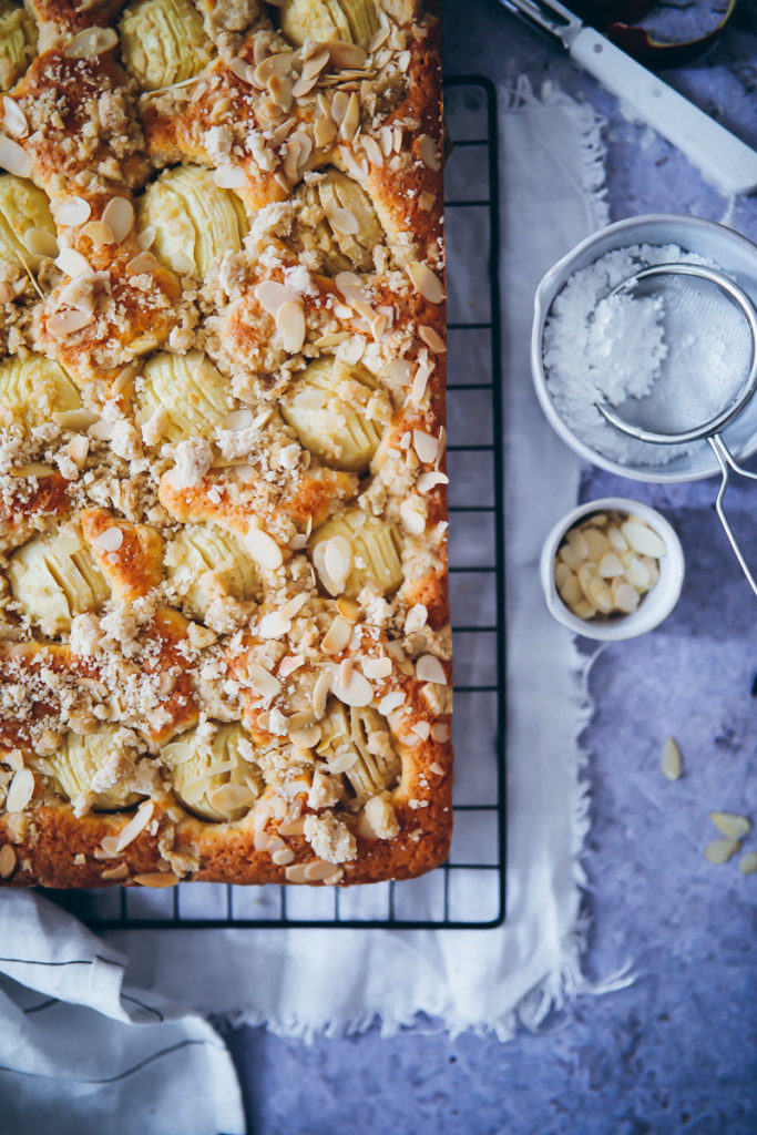 Versunkener Apfelkuchen vom Blech Zuckerzimtundliebe Rührteig Blechkuchen bester Apfelkuchen sheet cake apple cake sunken apple foodstyling food photography the bakefeed