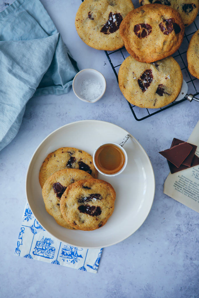 Perfect Chocolate chip cookies zuckerzimtundliebe foodstyling food photography foodblog backblog kekse schokokekse backen backrezept the bakefeed baking from scratch