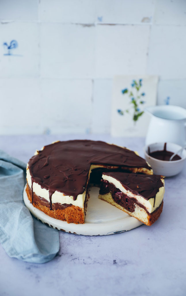 Donauwelle aus der Springform kirsch kuchen cherry cake danube wave cake german cake kuchenklassiker zuckerzimtundliebe kuchenbuffet food styling food photography foodstylist