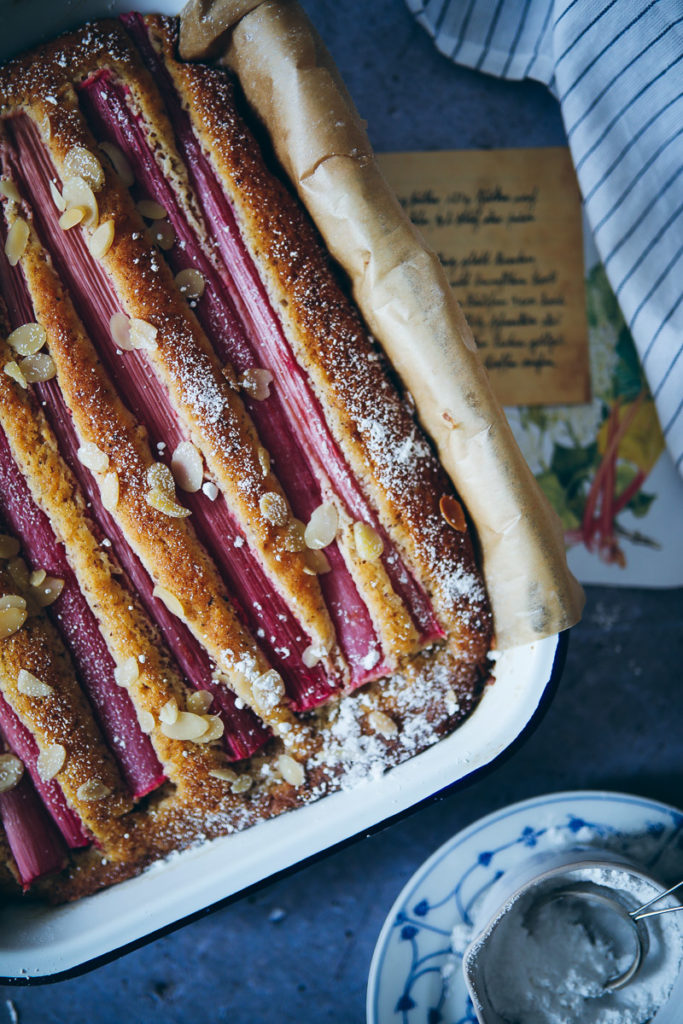Einfaches Rhabarber Kuchen Rezept Nusskuchen Blechkuchen easy rhubarb cake zuckerzimtundliebe foodblog backblog food styling bakefromscratch the bakefeed haselnuss hazelnut nut cake