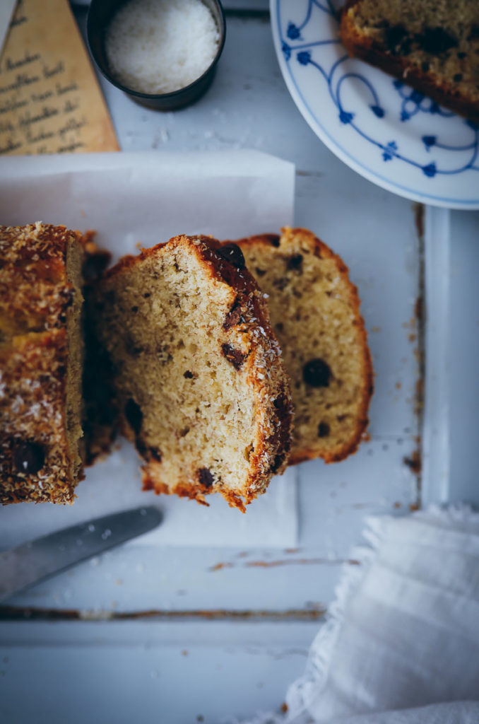 Bananenbrot Rezept banana bread kokos schoko bananenbrot kastenkuchen bananenkuchen easy banana bread coconut zuckerzimtundliebe foodstyling food photography kuchenbuffet the bakefeed easy cake from scratch backblog deutscher foodblog zuckerzimtundliebe virginia horstmann