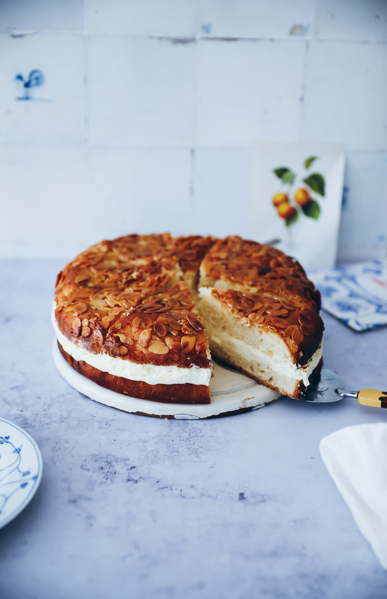 Bienenstich rezept springform einfacher hefeteig kuchenklassiker rezept foodstyling food photography bee sting cake german baking recipe backrezept zuckerzimtundliebe german foodblog foodstylist