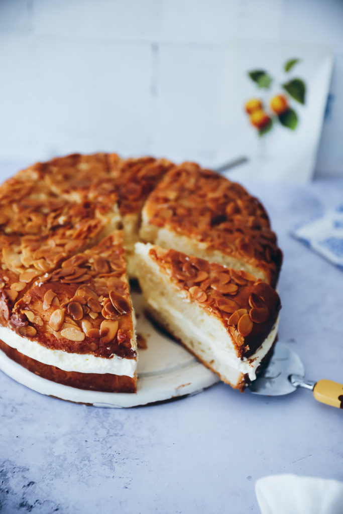Bienenstich rezept springform einfacher hefeteig kuchenklassiker rezept foodstyling food photography bee sting cake german baking recipe backrezept zuckerzimtundliebe german foodblog foodstylist