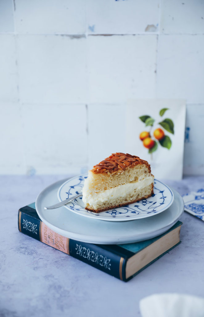 Bienenstich rezept springform einfacher hefeteig kuchenklassiker rezept foodstyling food photography bee sting cake german baking recipe backrezept zuckerzimtundliebe german foodblog foodstylist