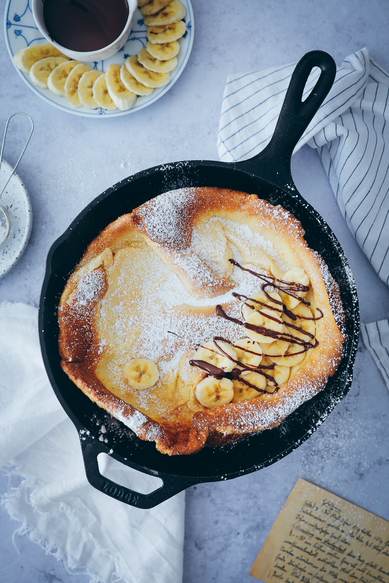 Rezept für Banane-Vanille Dutch Baby Pancake aus dem Backofen