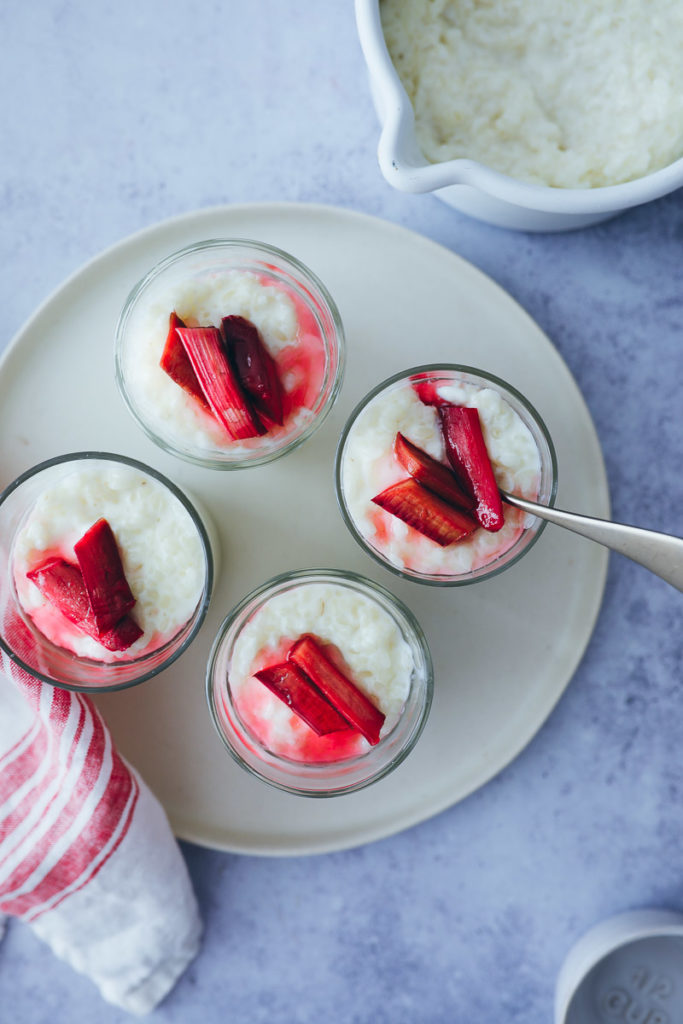Rhabarber Milchreis ofengerösteter Rhabarber Rhabarbersirup Rhabarberrezepte Rhabarberkompott wie macht man milchreis rice pudding rhubarb foodstyling food stylist food photography backblog zuckerzimtundliebe food 52 the bakefeed