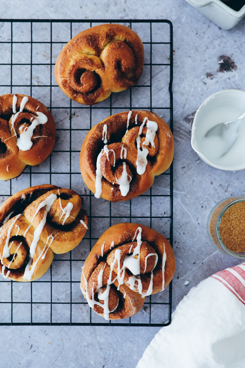 Doppelte Zimtschnecken beste Zimtschnecken selber machen foodblog foodstylist cinnamon roll twisted buns hefeteig food photography zuckerzimtundliebe foodblog backblog