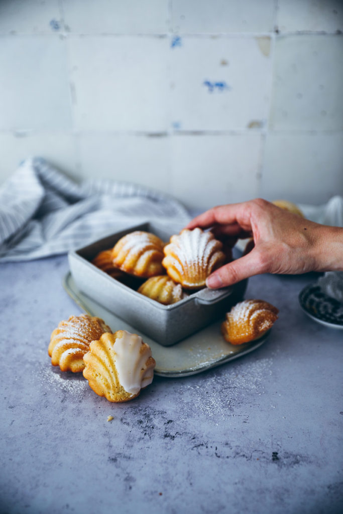 Zitronen Friands Zitronenmuffins lemon financiers lemon friands recipe muffinrezept foodstyling food 52 the bakefeed the feedfeed foodstylist food photography food styling zuckerzimtundliebe backrezept muffins für kinder