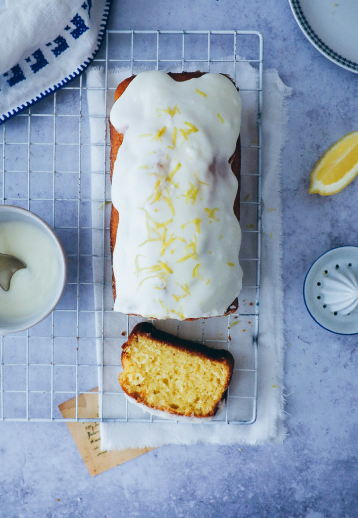 einfacher bester Zitronenkuchen Kastenform Rührteig lemon drizzle cake lemon glaze recipe foodstyling food stylist food photography backblog the bakefeed zuckerzimtundliebe
