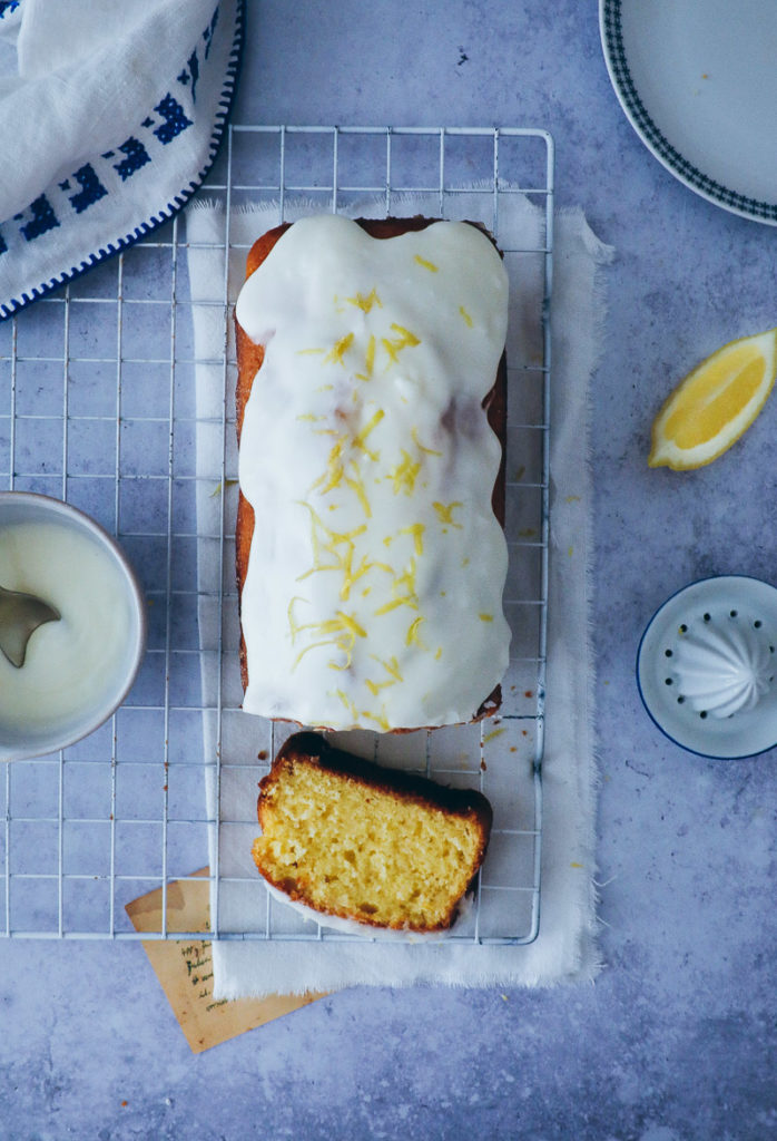 einfacher bester Zitronenkuchen Kastenform Rührteig lemon drizzle cake lemon glaze recipe foodstyling food stylist food photography backblog the bakefeed zuckerzimtundliebe