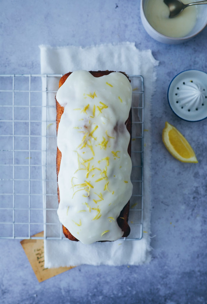 einfacher bester Zitronenkuchen Kastenform Rührteig lemon drizzle cake lemon glaze recipe foodstyling food stylist food photography backblog the bakefeed zuckerzimtundliebe