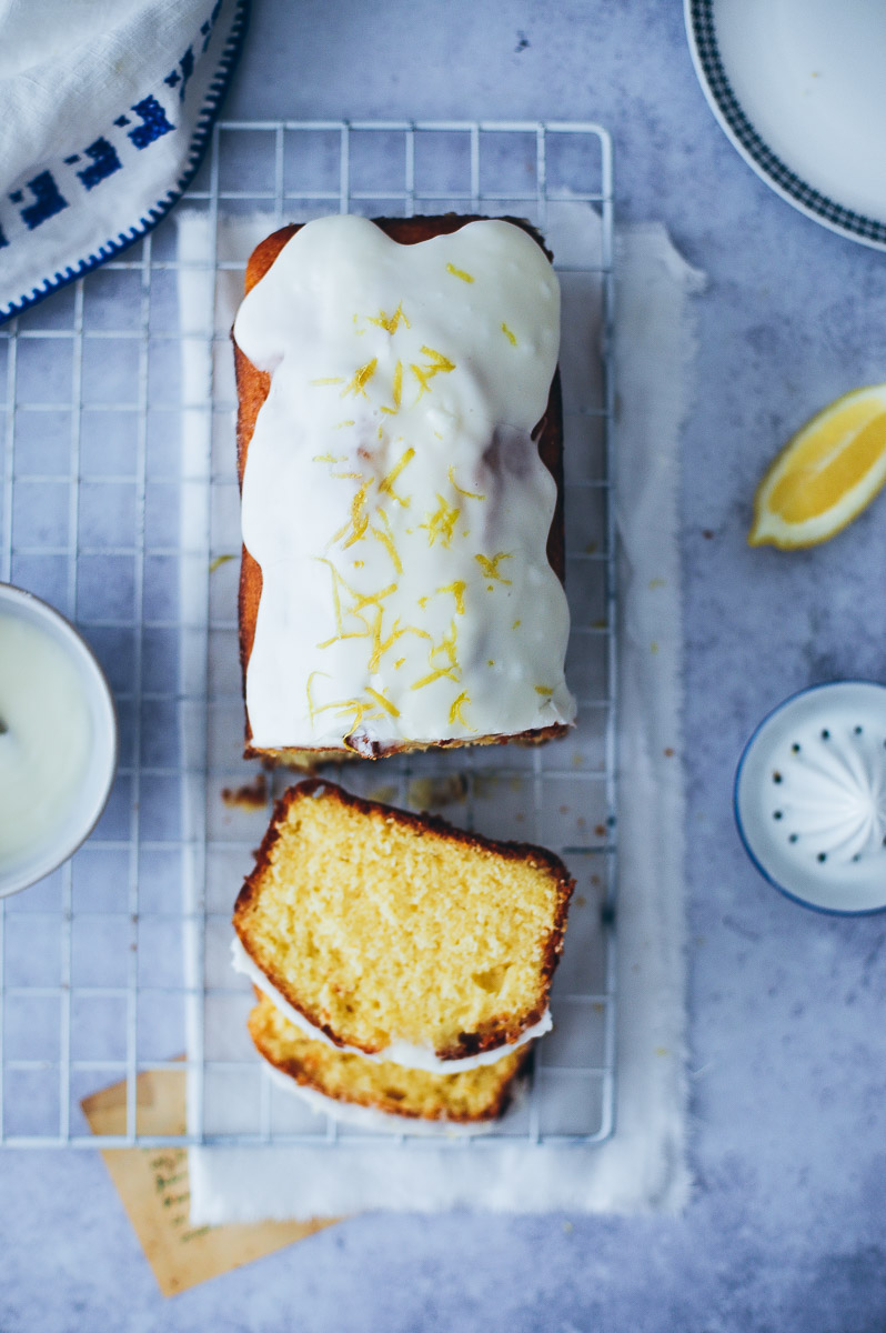 einfacher bester Zitronenkuchen Kastenform Rührteig lemon drizzle cake lemon glaze recipe foodstyling food stylist food photography backblog the bakefeed zuckerzimtundliebe