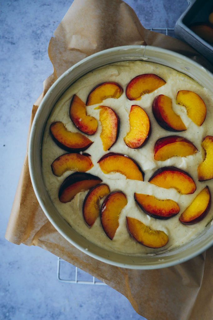 Pfirsichkuchen obstkuchen joghurt kuchen rezept easy peach cake foodstyling food stylist zuckerzimtundliebe foodblog bakefeed donna hay