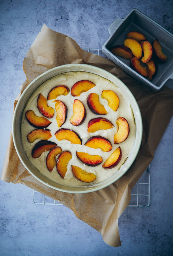 Pfirsichkuchen obstkuchen joghurt kuchen rezept easy peach cake foodstyling food stylist zuckerzimtundliebe foodblog bakefeed donna hay