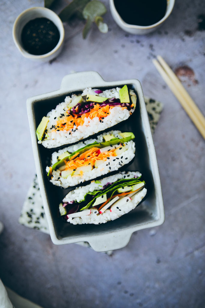 Onigirazu recipe rezept sushi sandwich selber machen foodstyling food stylist vegetarisch veggie food photography zuckerzimtundliebe foodblog cookfeed nytfood food52