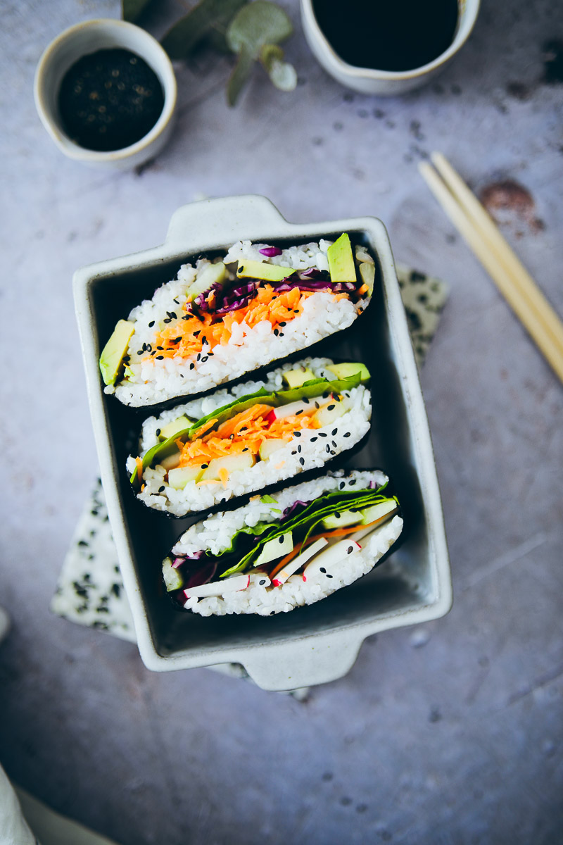 Ein Rezept für Onigirazu – Sushi Sandwiches