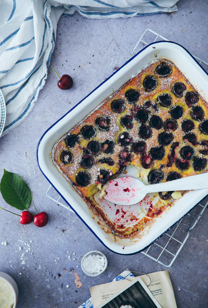 Kirsch Clafoutis rezept einfaches kirsch rezept sommer dessert französisch backen gebäck cherry cerise clafoutis foodstyling the bakefeed food stylist zuckerzimtundliebe food blog backblog sommer brunchidee nachtisch