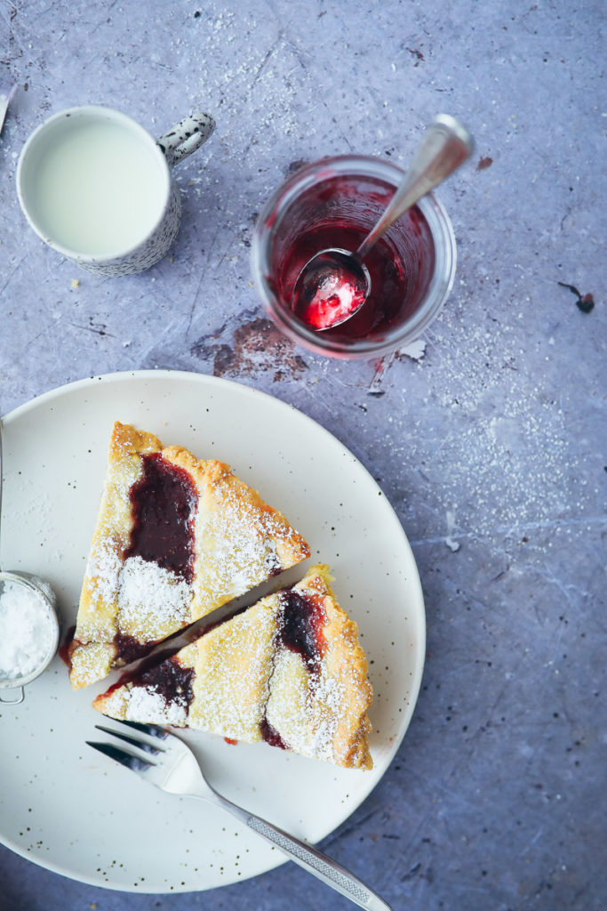 Marmeladen Tarte jam crostata tart italian italienische tarte kuchen marmeladen rezepte marmelade backen konfitüre kuchen rezept sommerkuchen sommertarte einfache tarte zuckerziimtundliebe foodstyling bakefeed food 52 food photography backblog deutscher foodblog