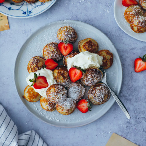 Poffertjes dutch pancakes recipe rezept aebleskiver foodstylist food styling frühstücksideen brunch zuckerzimtundliebe Foodblog Erdbeeren Backblog