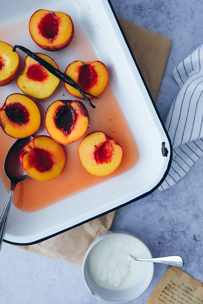 roasted peaches ofen pfirsich rezept foodstyling food photography grillen dessert obst dessert einfacher nachtisch steinobst rezept bakefeed zuckerzimtundliebe bakefeed