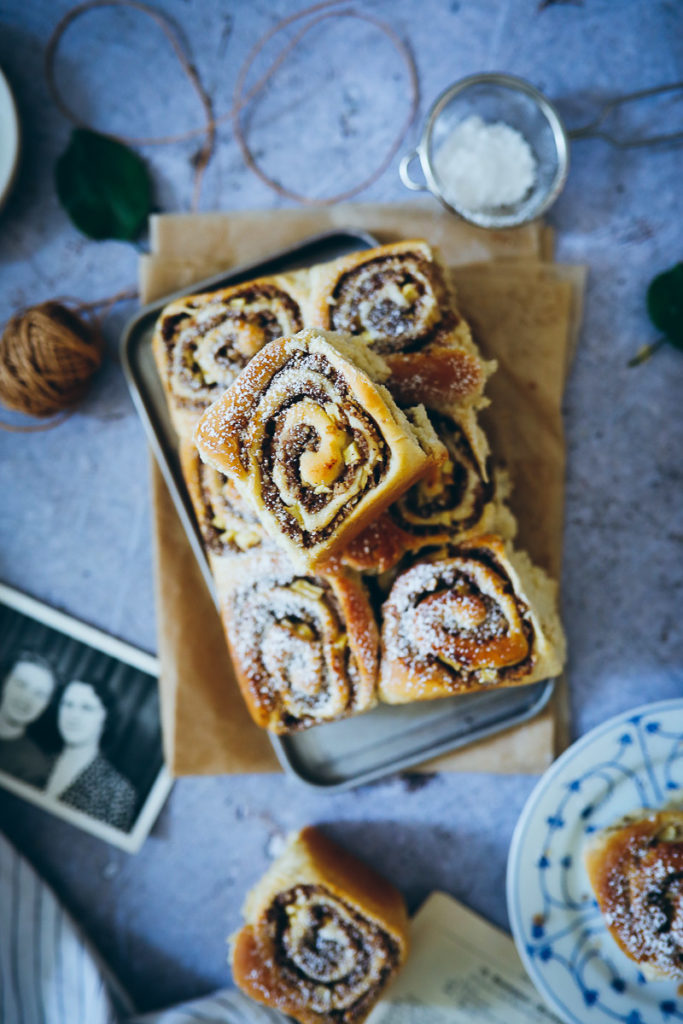 Apfelschnecken Nussschnecken Zimtschnecken Apfel füllung Nussfüllung food Styling food photography backblog zuckerzimtundliebe apple rolls buns hefeteig einfach herbstrezept apfelkuchen apfelrezept