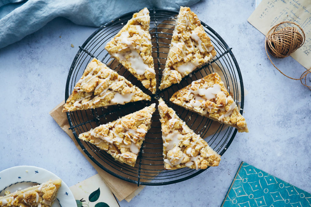 Apple Pie Apfelkuchen streuselkuchen Apple pie bars streusel einfacher kuchen herbstkuchen foodstyling food photography backblog german foodblog zuckerzimtundliebe bakefeed