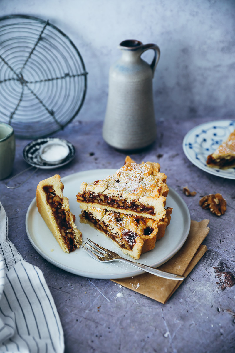 Rezept für Engadiner Nusstorte – ein Kuchenklassiker mit Walnüssen im Herbst