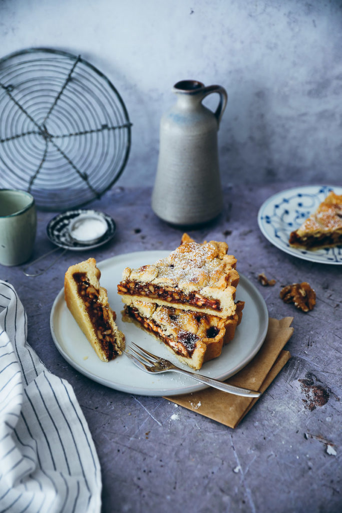Engadiner bündner nusstorte rezept nusskuchen herbstrezept walnut pie walnuss backen backrezept zuckerzimtundliebe food styling swiss cake swiss recipes food photography