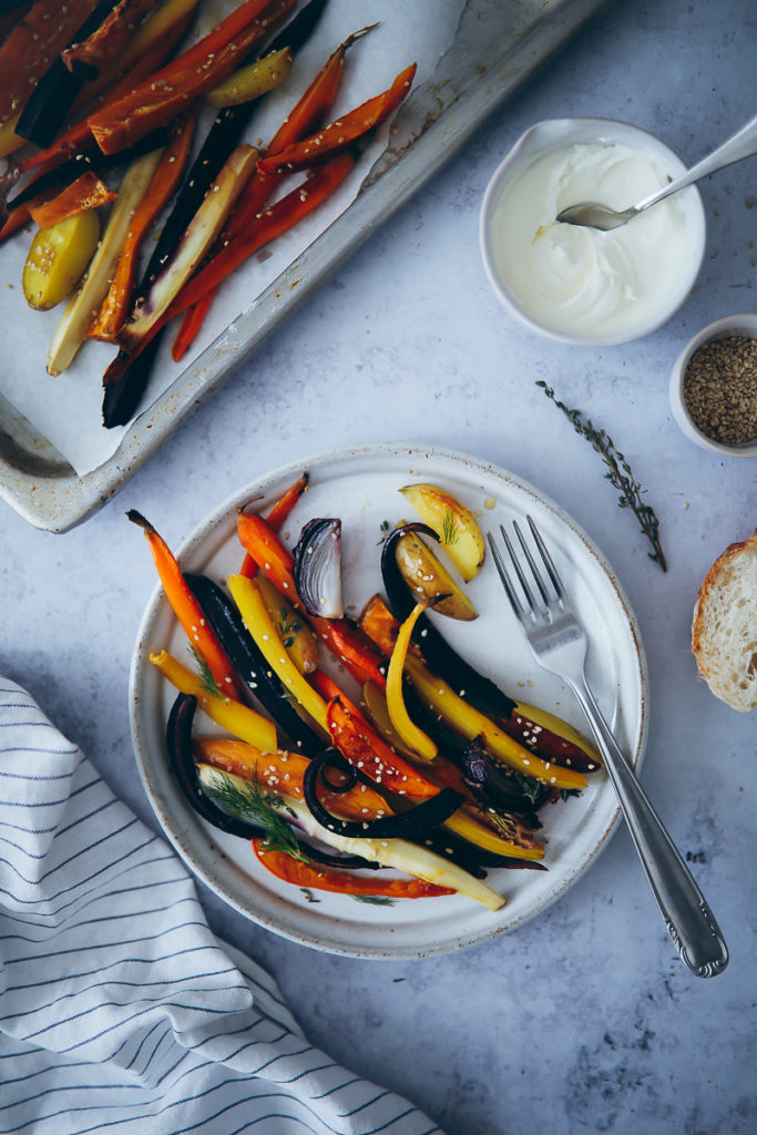 ahornsirup sesam Ofengemuese EDEKA vegetarisch kochbuch foodstyling mittagessen vegetarisch gemüse kochen einfach herbstrezept soulfood sesame maple vegetables pastinake urmoehren kuerbis foodstylist
