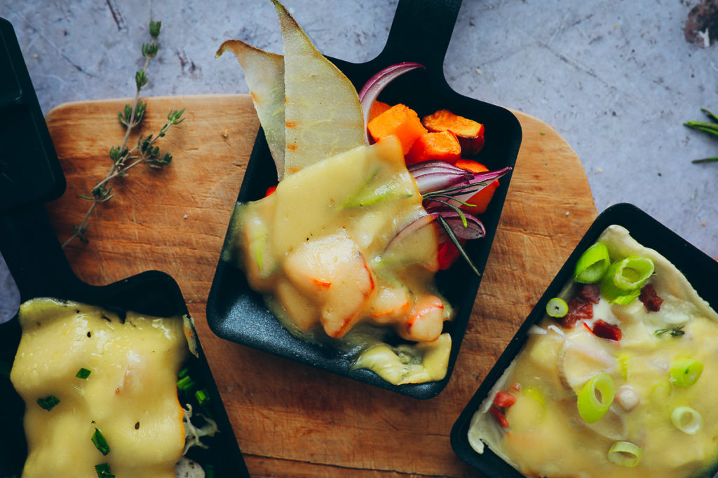 Raclette Ideen Raclette Zutaten Rezept Herbst Rezepte Kürbisrezept Milram Pfännchen Müritzer Käse zuckerzimtundliebe Partyrezept Foodblog Herbstrezept Kürbisrezept bayrisches raclette Flammkuchen Raclette Food photography