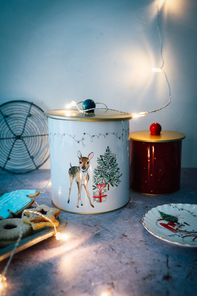 Tchibo Weihnachten weihnachtstisch weihnachtsteller zuckerzimtundliebe Plätzchendose