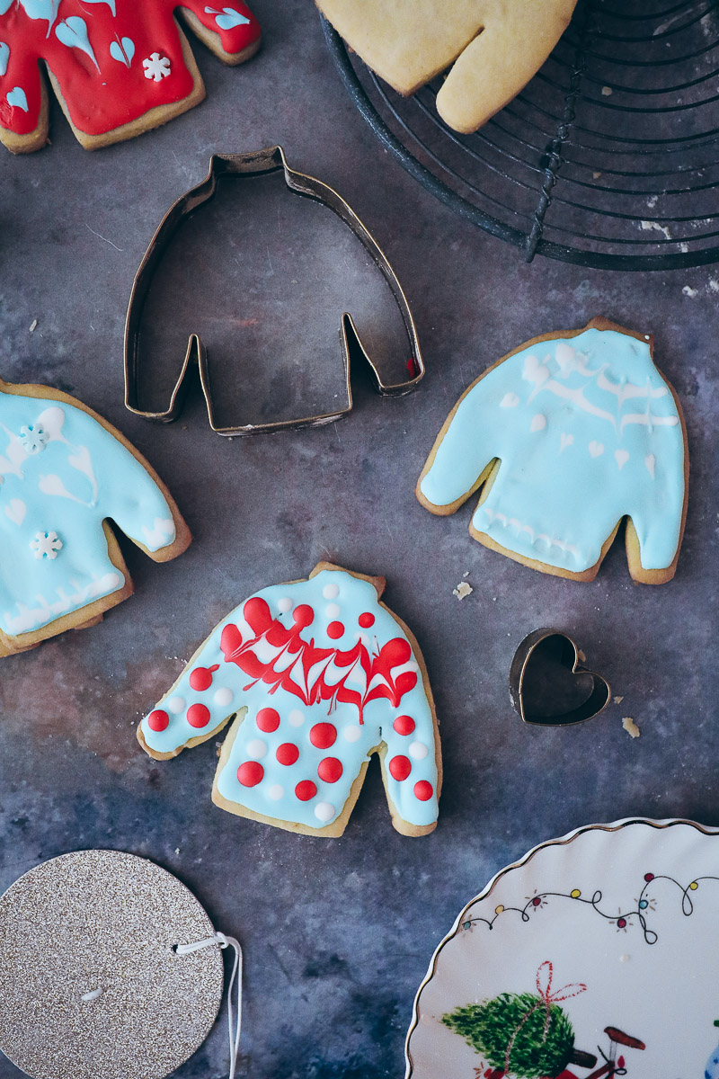 Die Weihnachtsbäckerei ist eröffnet: von Ugly christmas sweater cookies und mehr. Weihnachtsplätzchen backen mit Tchibo mit Gewinnspiel (Werbung)