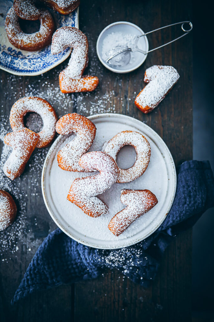 Rezept Neujahrsberliner Krapfen kreppel Rezept new years eve donuts foodstyling silvester ideen silvesterrezept