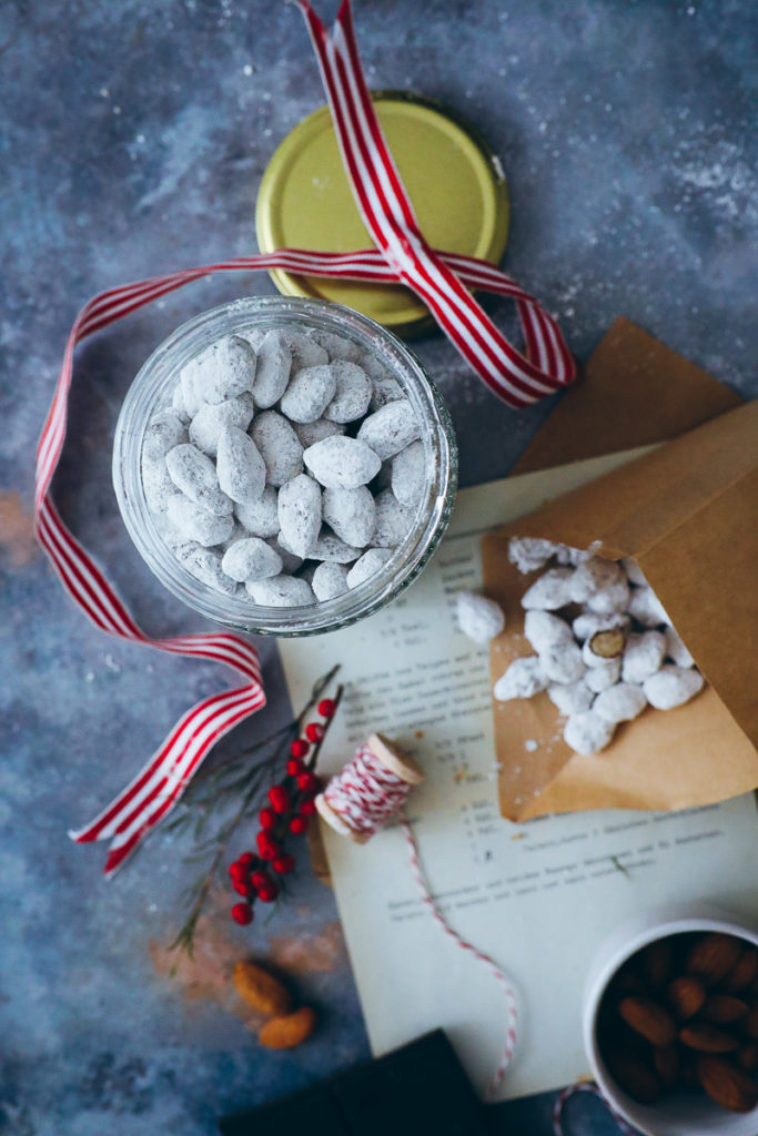 Schokomandeln Rezept Kuechengeschenk Weihnachtsgeschenk edible gifts foodstyling chocolate covered almonds Weihnachtsmandeln selber machen adventsgebäck adventsgeschenke backblog zuckerzimtundliebe