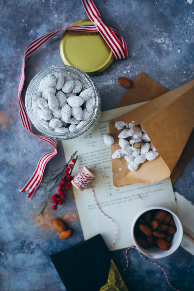 Schokomandeln Rezept Kuechengeschenk Weihnachtsgeschenk edible gifts foodstyling chocolate covered almonds Weihnachtsmandeln selber machen adventsgebäck adventsgeschenke backblog zuckerzimtundliebe