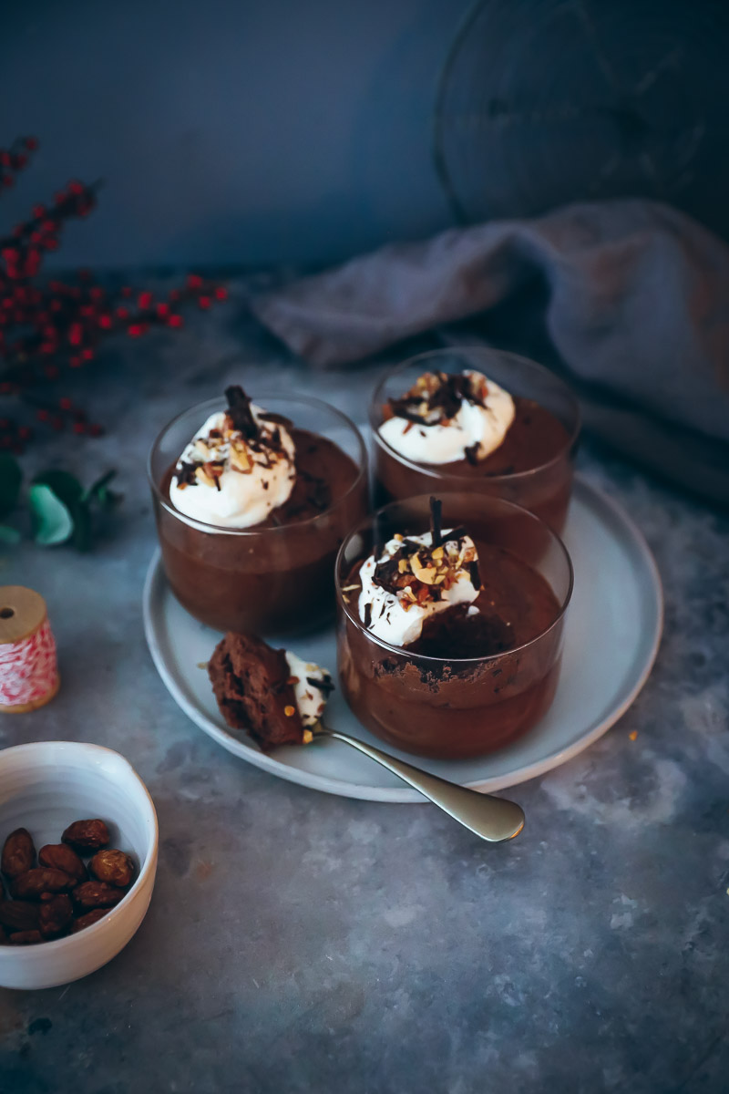 Merry Christ-Mousse! Ein Weihnachtsdessert-Rezept Zimt-Mousse au Chocolat mit gebrannten Mandeln und Schweizer Schokolade von EDEKA (enthält Werbung)