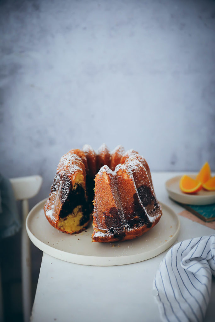 Orangen Marmorkuchen Gugelhupf Rezept orange marble bundt cake recipe einfacher kuchen bundkuchen napfkuchen rührteig foodstyling the bakefeed bundt of the month zuckerzimtundliebe foodblog deutscher backblog food photography food 52 styling