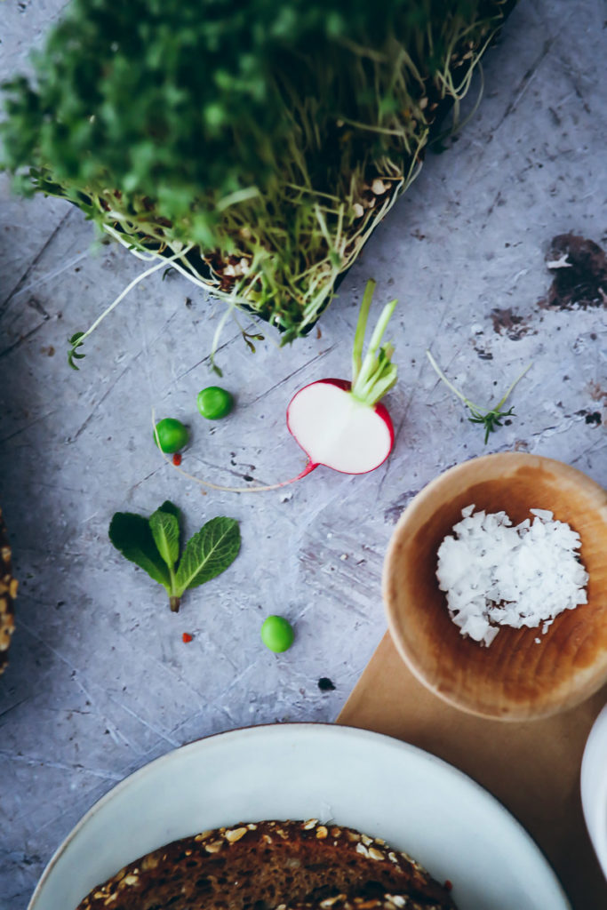 Erbsen Avocado aufstrich green peas spread avocado toast sandwich stulle der woche eierbrot eiersalat weich gekochtes Ei zuckerzimtundliebe foodblog foodstylist food styling schnittchen