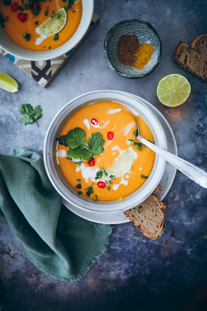 suesskartoffelsuppe indisch sweet potato curry soup fuchs gewuerze zuckerzimtundliebe foodstyling die besten suppenrezepte koriander kokosmilch suppe food stylist food photography cookfeed thekitchen food 52