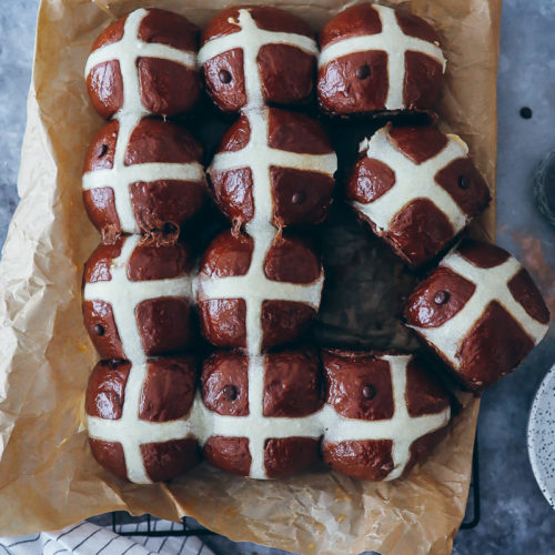 Rezept Schokobrötchen wie vom Bäcker Ostergebäck Ostern Hot Cross Buns Chocolate Chip zuckerzimtundliebe easter baking foodstyling food photography gourmet traveller foodblog bakefeed