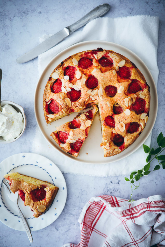 rezept einfacher Erdbeerkuchen rührteig obstkuchen erdbeerrezept simple strawberry cake foodstyling food stylist zuckerzimtundliebe bakefeed foodblog backblog sommerkuchen