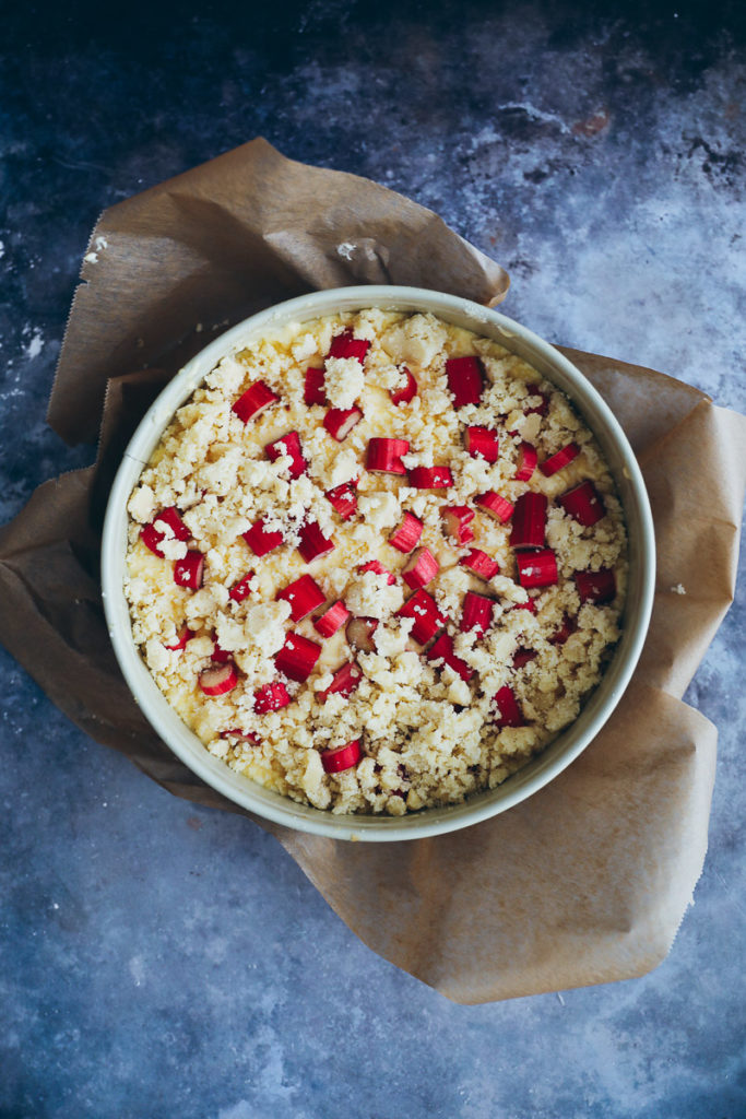 Rhabarber Streuselkuchen Käsekuchen mit Quark rhubarb crumble cheesecake german cheesecake quark kuchen quarkfüllung foodstylist foodstyling zuckerzimtundliebe backblog rhababerrezept rhabarberkuchen bakefeed food 52 feedfeed