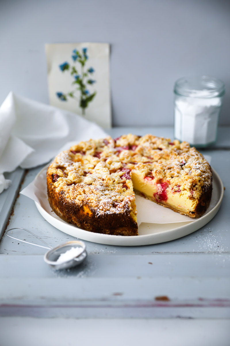 Rezept für Rhabarber Quark-Käsekuchen mit Streuseln – rhubarb crumble cheesecake