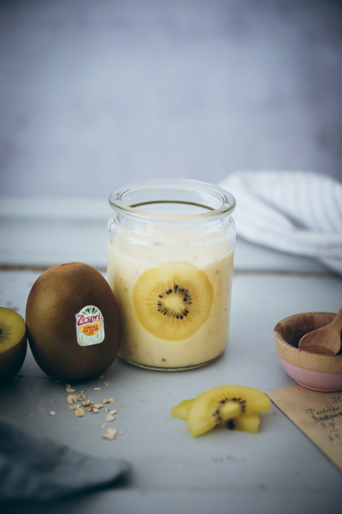 Kiwi Smoothie Rezept Recipe Zespri SunGold Kiwi foodstyling food stylist food photography zuckerzimtundliebe frühstücksrezept vitamin c rezept brunch ideen